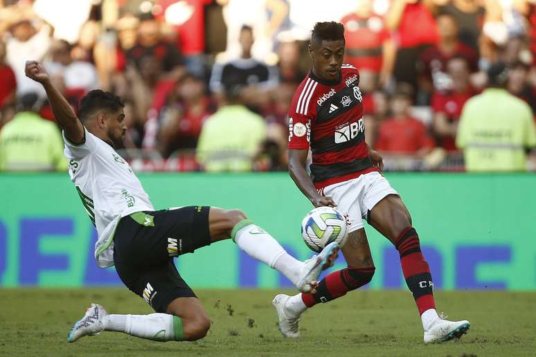 Flamengo e América-MG empatam com final de jogo emocionante do Maracanã