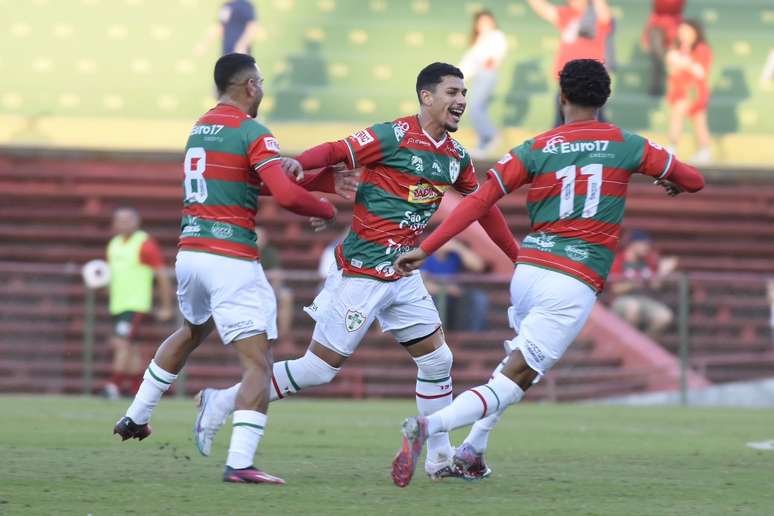 A Gazeta  Jogando em casa, Vitória perde para a Portuguesa e para na  tabela da Série D