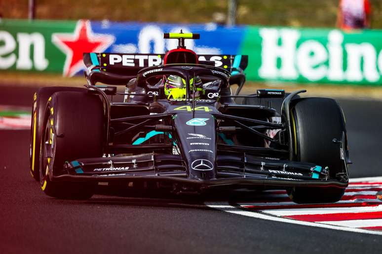 Hamilton volta a largar na pole 