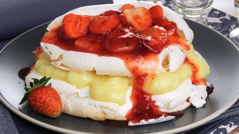 Pavlova de morango