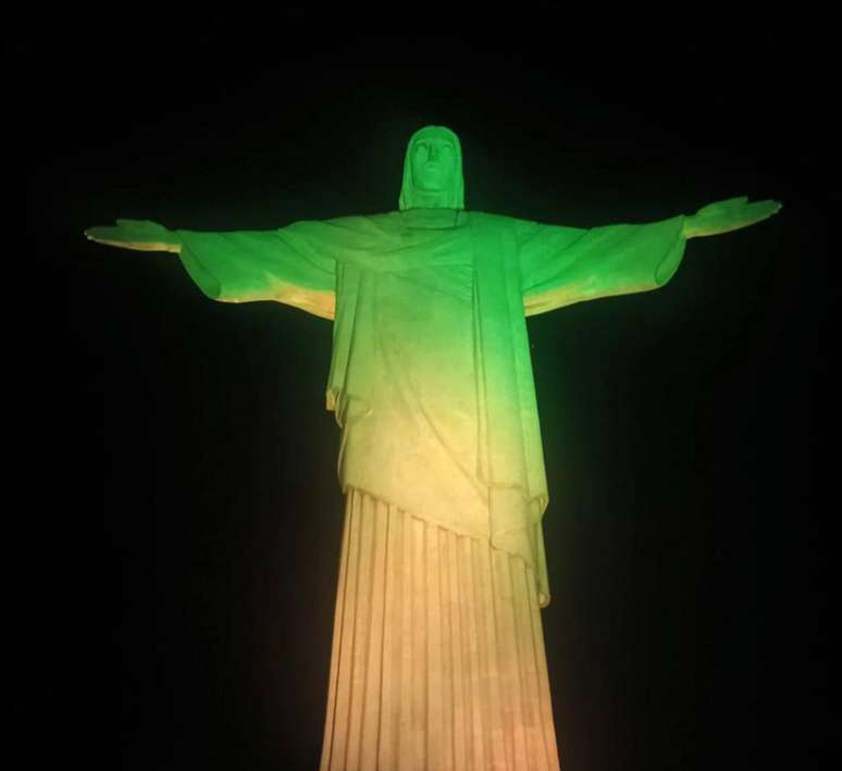 Cristo Redentor iluminado