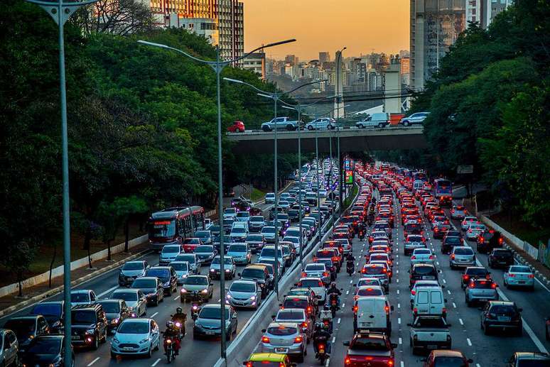 The flying car is not the ultimate solution to solving traffic jams, like those in Los Angeles, USA The flying car is not the ultimate solution to solving traffic jams, like those in Los Angeles, USA