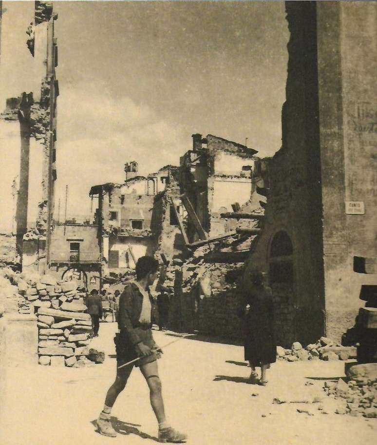 O centro hist&oacute;rico de Pieve Santo Stefano foi reduzido a escombros pelo ex&eacute;rcito alem&atilde;o durante a Segunda Guerra Mundial (foto de 1944 por Lidio Livi &ndash; Arquivo Fotogr&aacute;fico Livi)