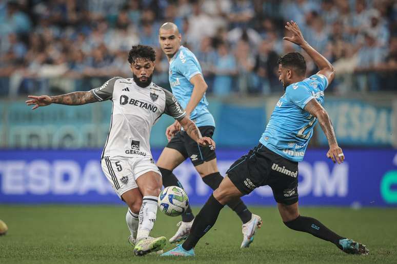 Atlético-MG vence e ultrapassa Grêmio no Campeonato Brasileiro - Gazeta  Esportiva - Muito além dos 90 minutos
