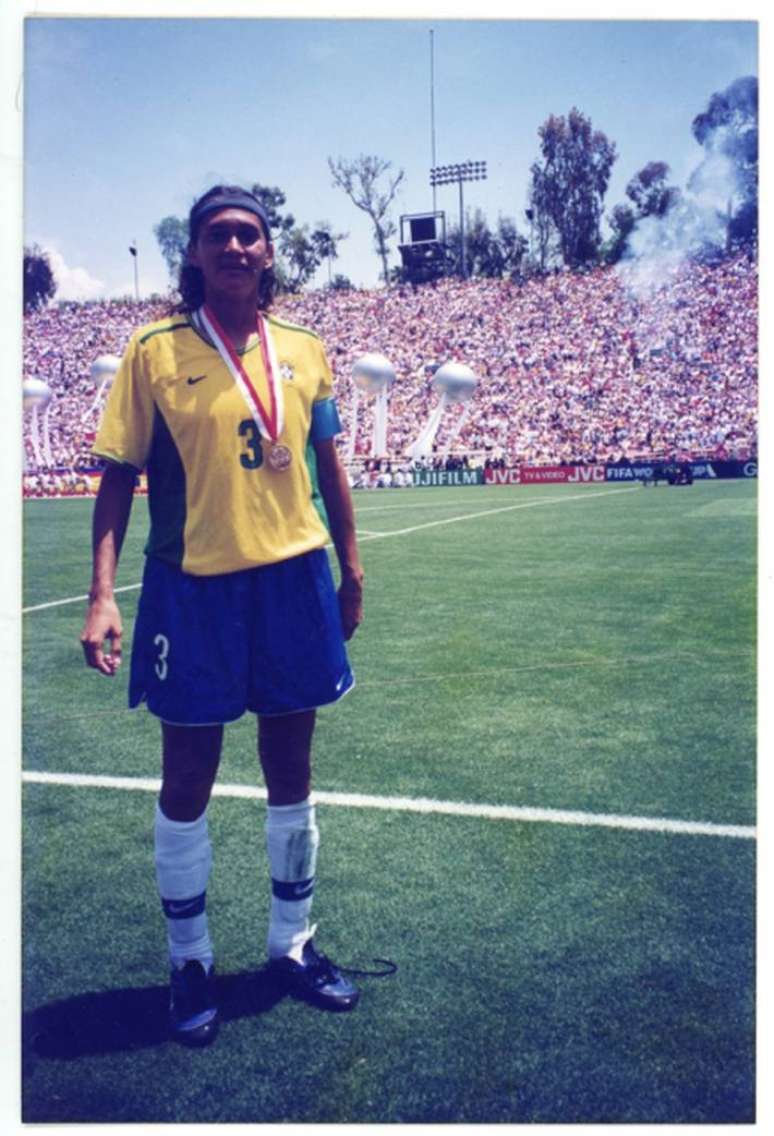 Elane dos Santos fez parte do time que conquistou a medalha de bronze no mundial de 1999, nos Estados Unidos.