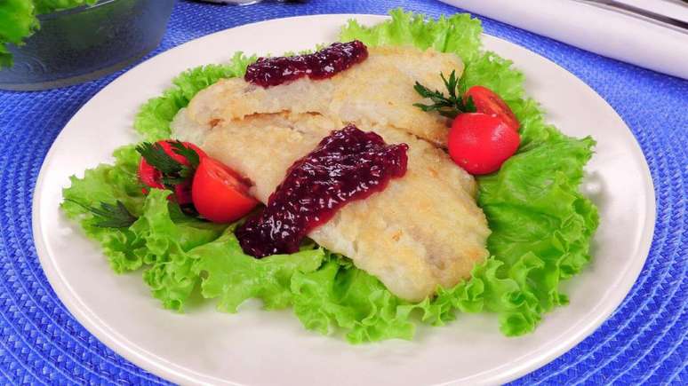 Fil&eacute; de merluza ao molho agridoce