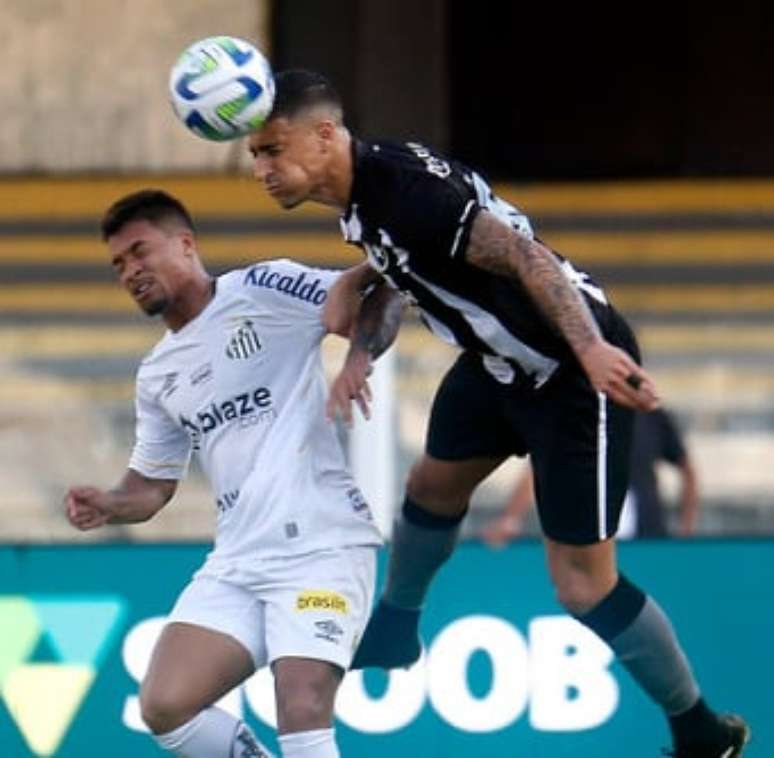 Santos opened with the lead but conceded an equalizer from Botafogo in Vila Belmiro