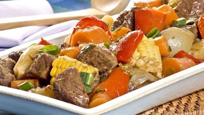 Carne agridoce com legumes na press&atilde;o