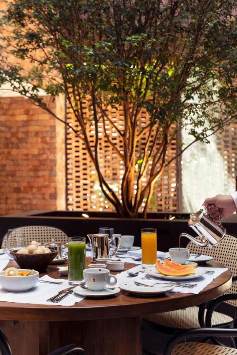The jabuticaba tree, the natural light and the impeccable breakfast