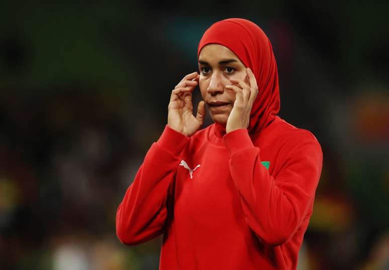 Nouhaila Benzina é a primeira jogadora a disputar uma Copa do Mundo com hijab