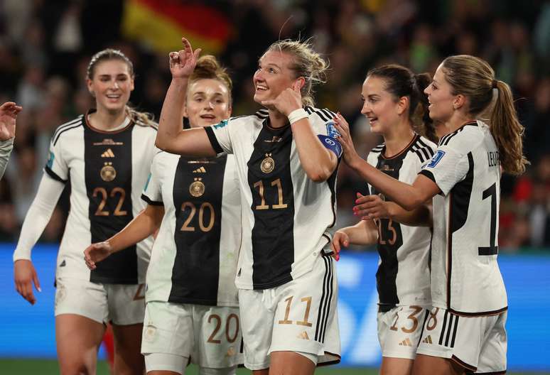 The German striker celebrates the goal with the ‘ET’ gesture