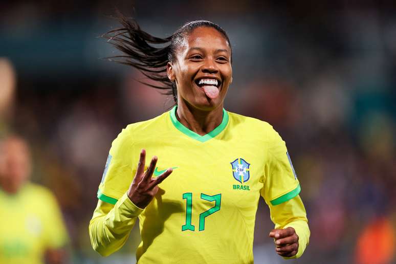 Ary Borges comemora gol na estreia do Brasil na Copa Feminina