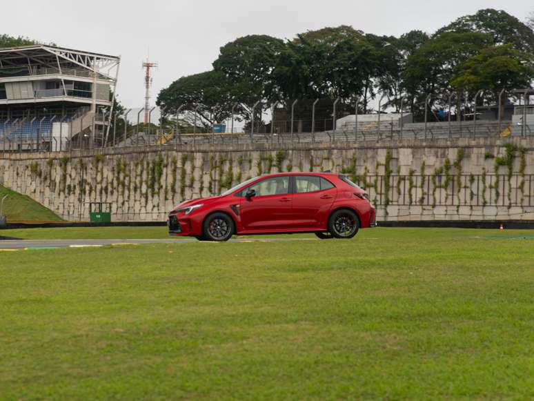 Toyota GR Corolla no circuito de Interlagos