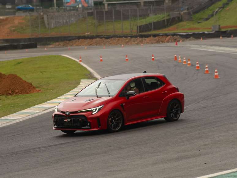 Toyota GR Corolla no circuito de Interlagos