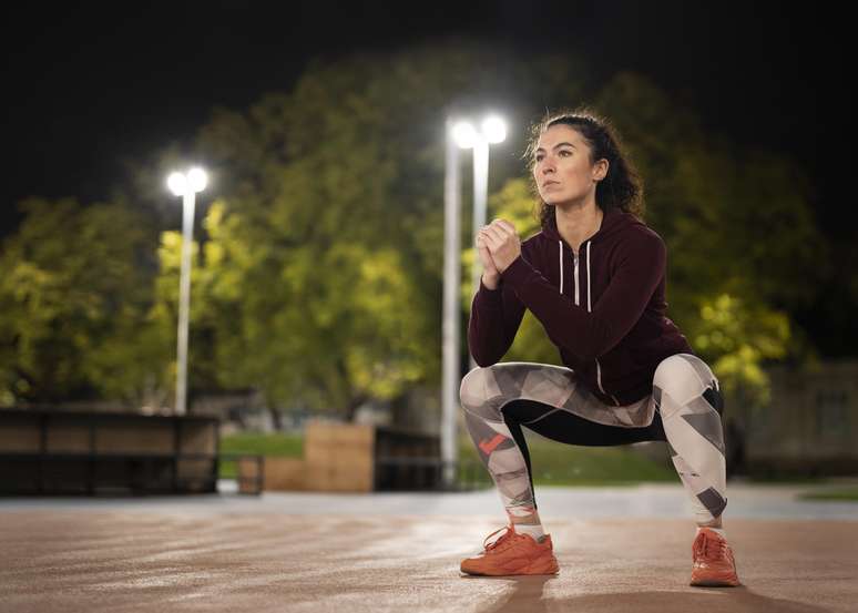 Pesquisas apontam que treinar a noite tem alguns benefícios específicos para o corpo