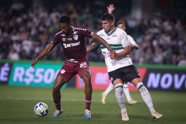 Coritiba perde para o Fluminense e é o segundo rebaixado no