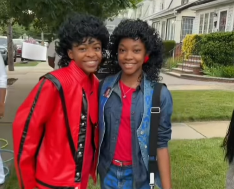 Família faz festa a fantasia com tema 'Michael Jackson'