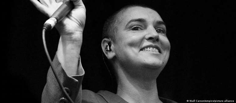 Cantora Sinéad O'Connor era bastante eloquente sobre suas visões políticas e sociais e se envolveu em diversas polêmicas durante a carreira