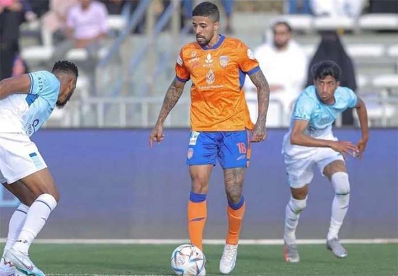 Vasco anuncia contrata&ccedil;&atilde;o do meia Paulinho, que estava no futebol da Ar&aacute;bia Saudita &ndash;