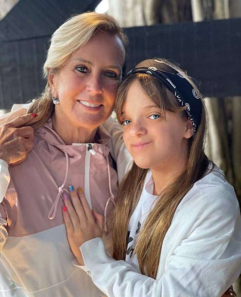 Hel&ocirc; Pinheiro e a neta Rafaella Justus