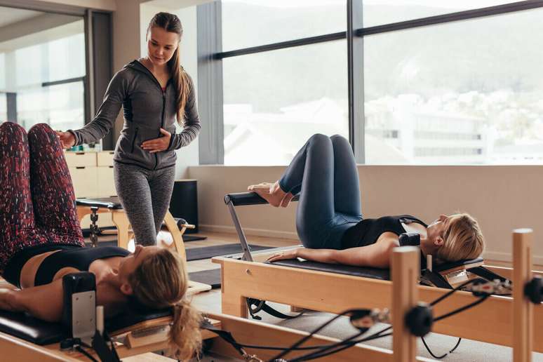 A prática do pilates ajuda a aliviar sintomas como irritabilidade, cansaço e ansiedade 
