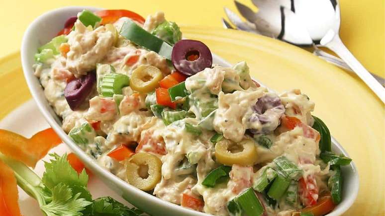 Salpic&atilde;o de frango com leite de coco