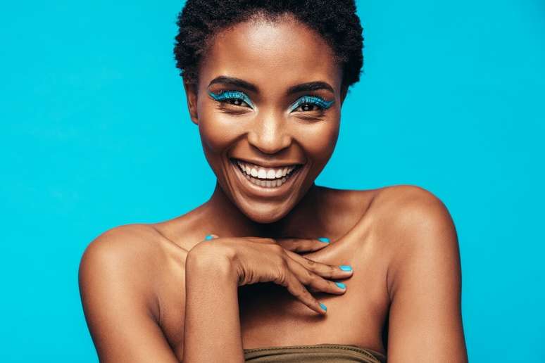 Sombras ajudam a destacar e real&ccedil;ar os olhos 