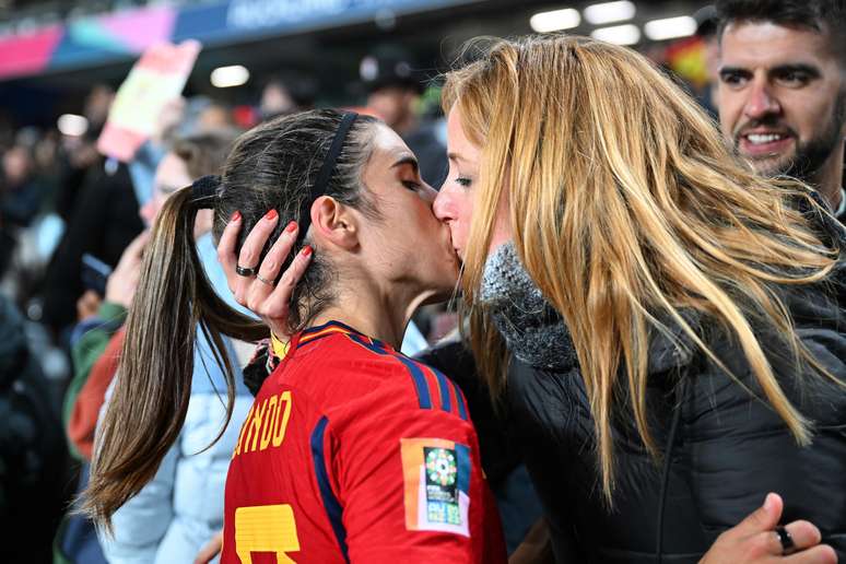 Alba Redondo beija namorada em comemoração na Copa do Mundo feminina