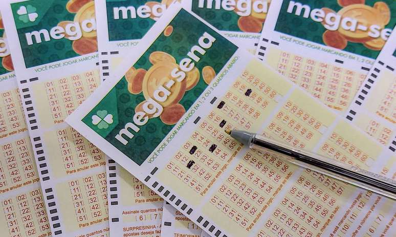 A Mega-Sena é uma das loterias que oferece menor probabilidade de o apostador levar o prêmio máximo com uma aposta simples.