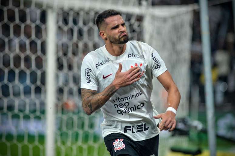 VAI JOGAR? Renato Augusto pode jogar contra o São Paulo