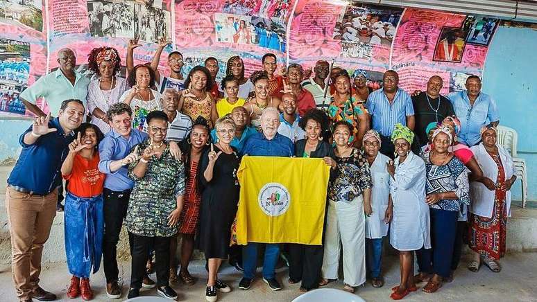 Lula em visita ao quilombo Arturos, em Contagem (MG)