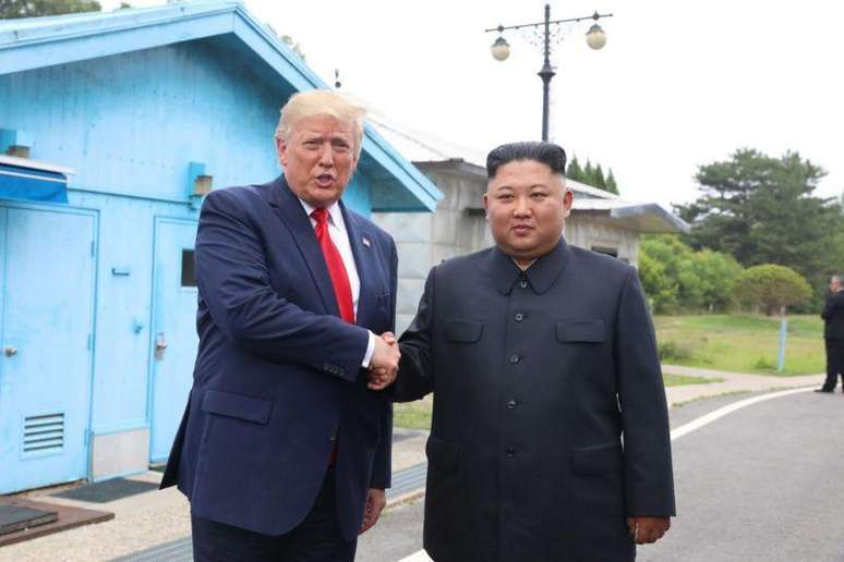 Donald Trump e Kim Jong-un mantiveram um terceiro e breve encontro, na aldeia de Panmunjom, na fronteira entre as duas Coreias.