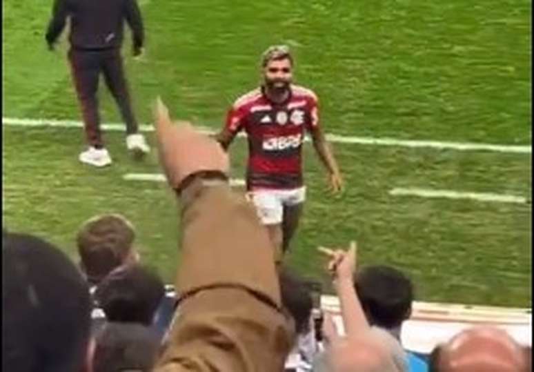 Gabigol rindo dos xingamentos dos gremistas &ndash;