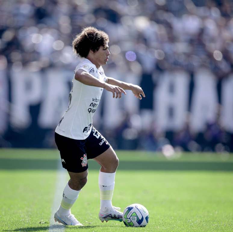 Corinthians anuncia renovação de contrato do atacante Wesley; veja valor da  multa - Lance!