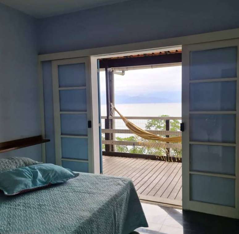 Interior da casa na ilha de Jaguanum