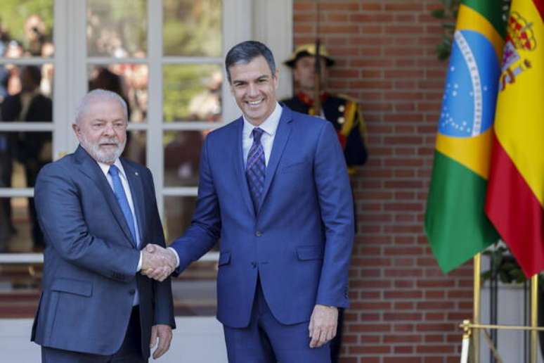 Lula e Sánchez durante encontro na Espanha