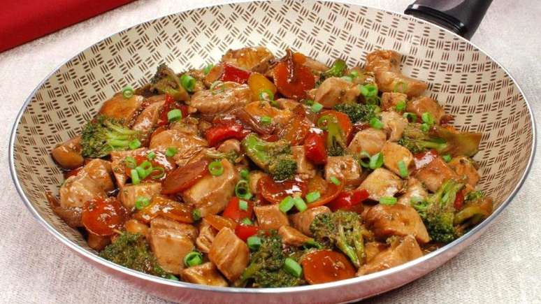 Frango xadrez na frigideira