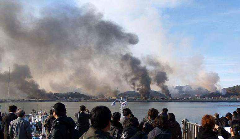 Em novembro de 2010, o bombardeio da ilha de Yeonpyeong, na Coreia do Sul, causou a primeira troca de artilharia entre as duas Coreias desde 1953