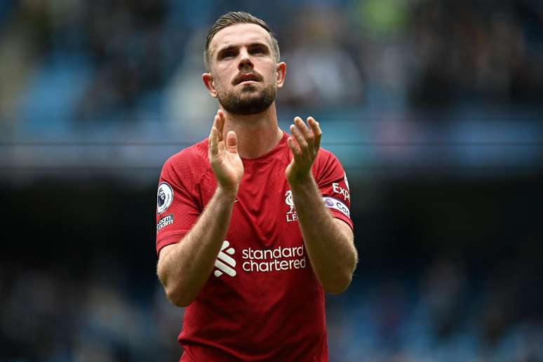 Jordan Henderson deixa o Liverpool após 12 anos no clube (Paul Ellis/AFP via Getty Images)