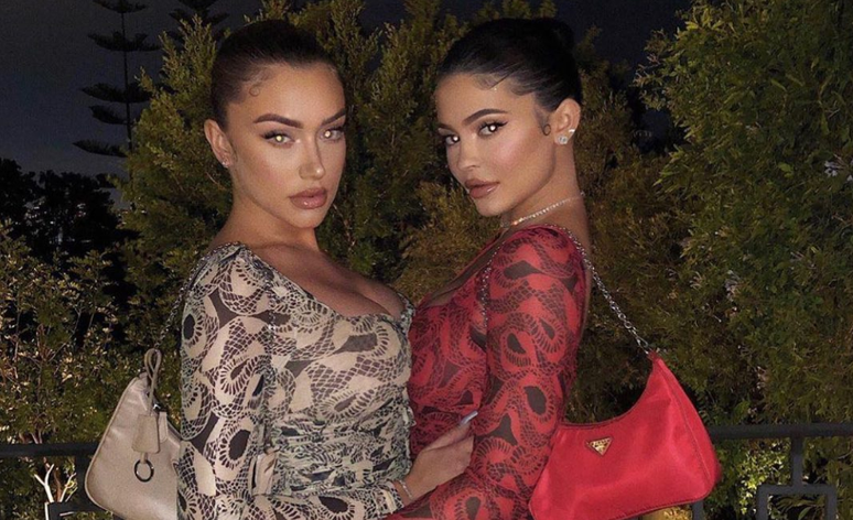 Kylie Jenner abriu o jogo sobre os rumores de que estaria namorando sua melhor amiga, Anastasia "Stassie" Karanikolaou. 