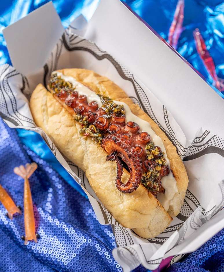 Choripolvo, do Notorious: um sandu&iacute;che com um tent&aacute;culo de polvo na chapa com chimichurri e aioli dentro da baguete francesa