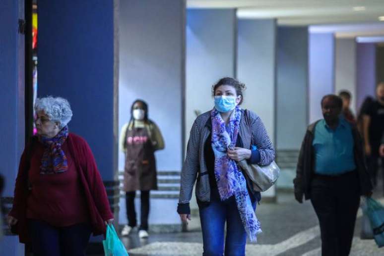 O fim de semana será de chuva fraca e temperaturas baixas na capital paulista em função da chegada de uma frente fria