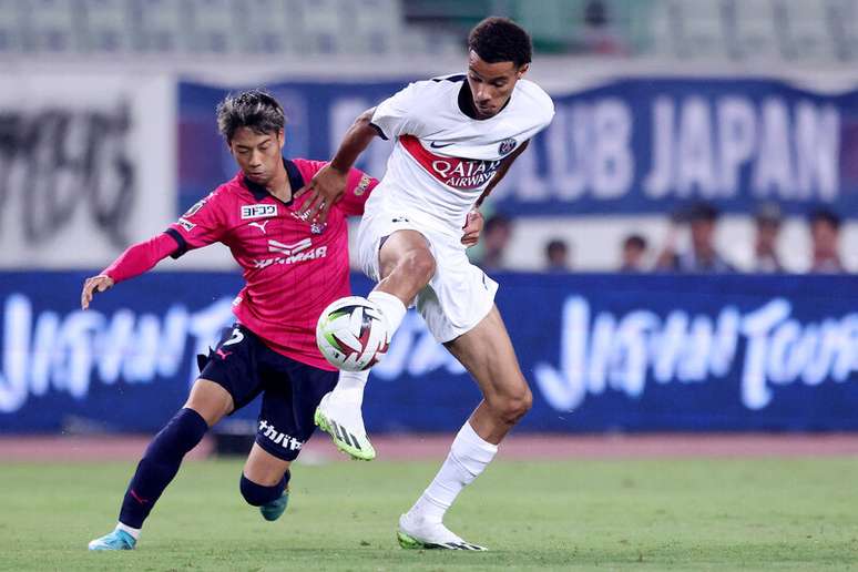 PSG (de branco) &eacute; surpreendido pelo Cerezo Osaka &ndash;