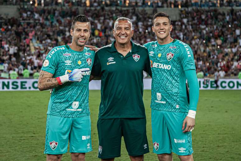 F&aacute;bio e Pedro Rangel com o preparador de goleiros Andr&eacute; Carvalho 