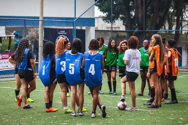 7 conteúdos para celebrar as meninas no futebol