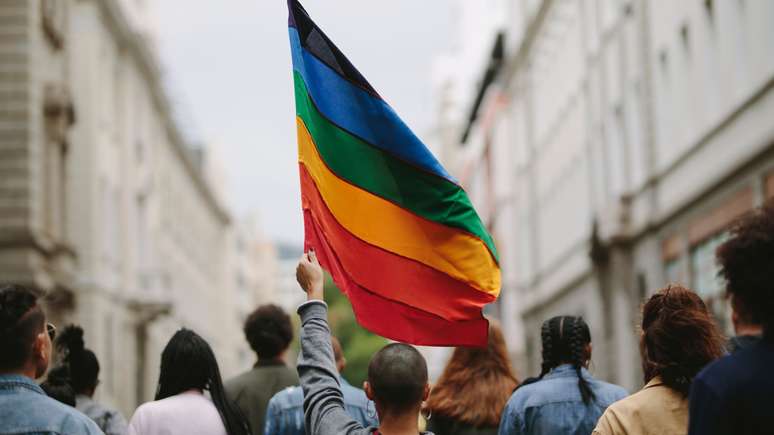 Cerca de 52% dos jovens LGBTQIA+ já se automutilaram