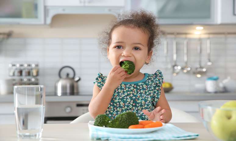 Veganismo: crianças podem ser veganas? Nutricionista responde -