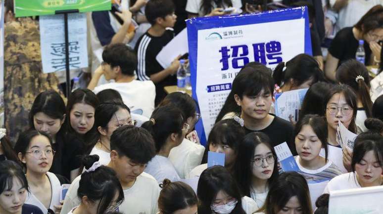 Mais de um em cada cinco jovens chineses entre 16 e 24 anos está desempregado