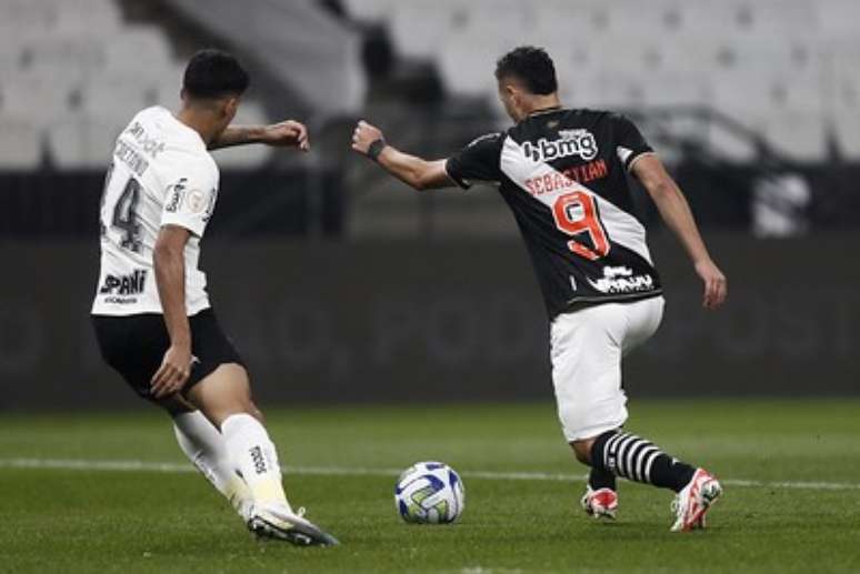 O Vasco lutou muito, mas perdeu para o Corinthians e continua na lanterna do Campeonato Brasileiro