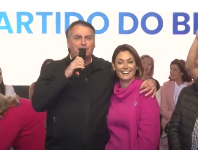 Bolsonaro surpreendeu ao aparecer em evento do PL Mulher 